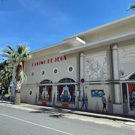 A Pied Lumineux Avec Terrasse شقة سانت ماكسيم