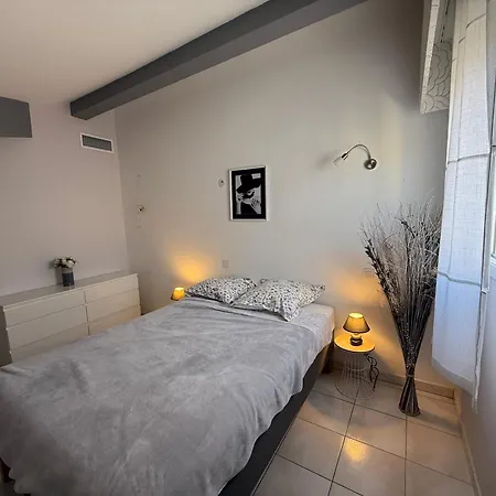 A Pied Lumineux Avec Terrasse شقة سانت ماكسيم