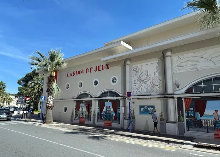 A Pied Lumineux Avec Terrasse شقة سانت ماكسيم