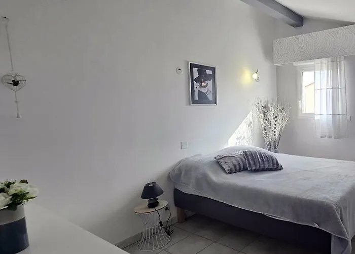 شقة A Pied Lumineux Avec Terrasse *