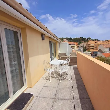 A Pied Lumineux Avec Terrasse Apartman Sainte-Maxime