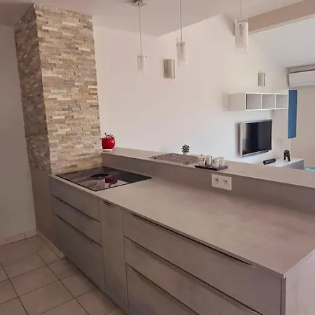 Апартаменти A Pied Lumineux Avec Terrasse Сент-Максім