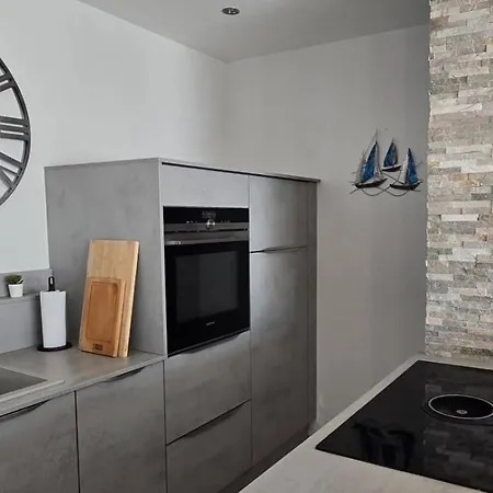 Апартаменти A Pied Lumineux Avec Terrasse Сент-Максім